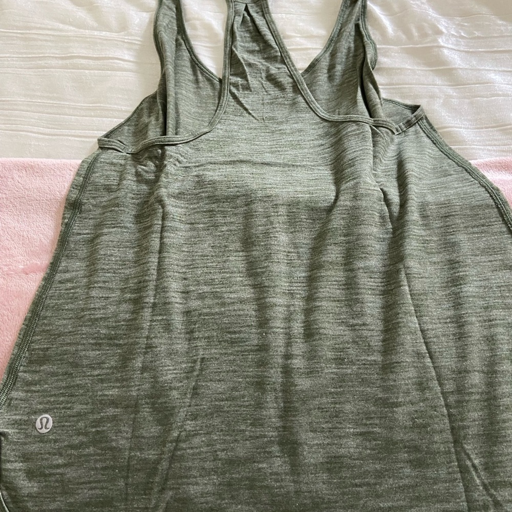 Green lululemon tank top size 6